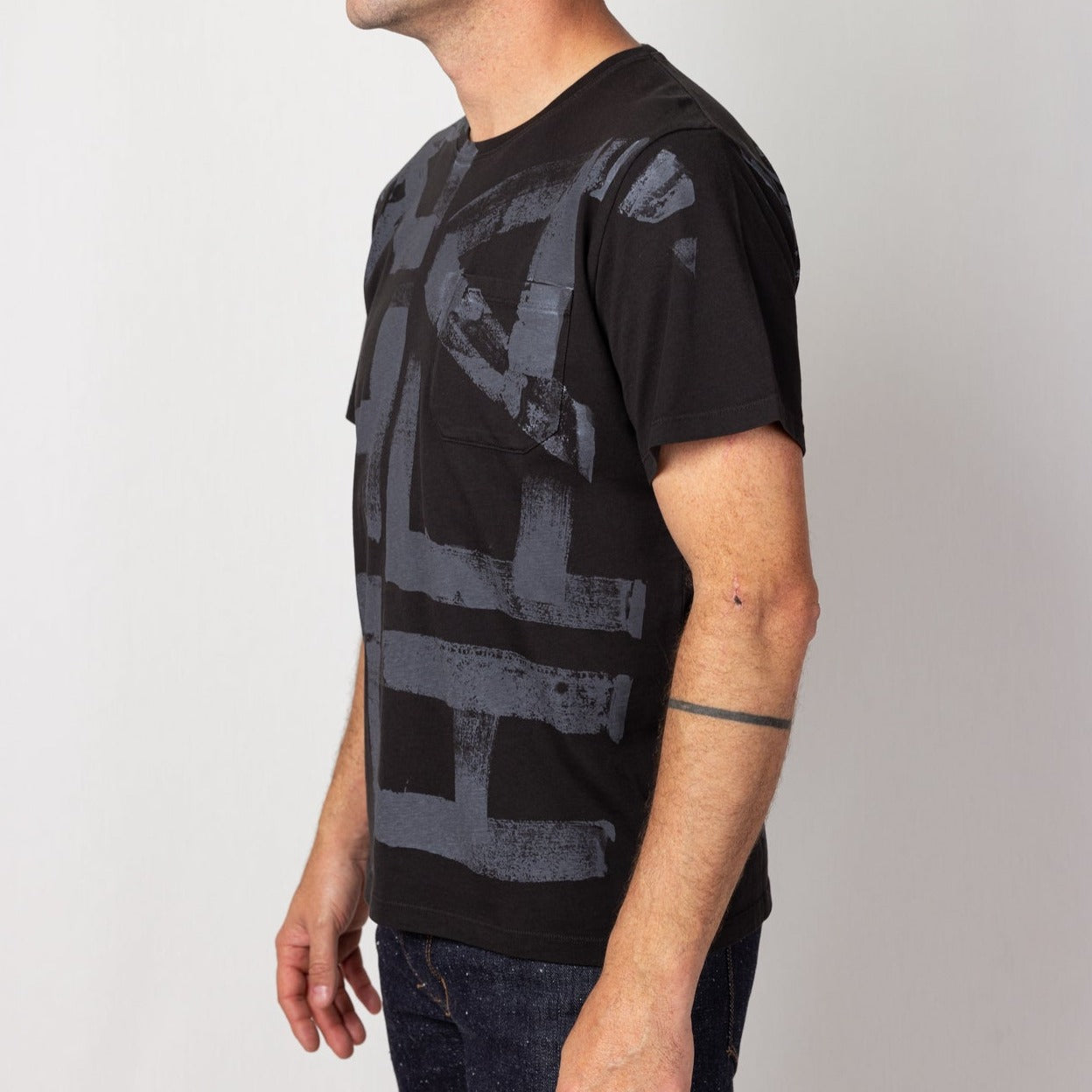 angle: black