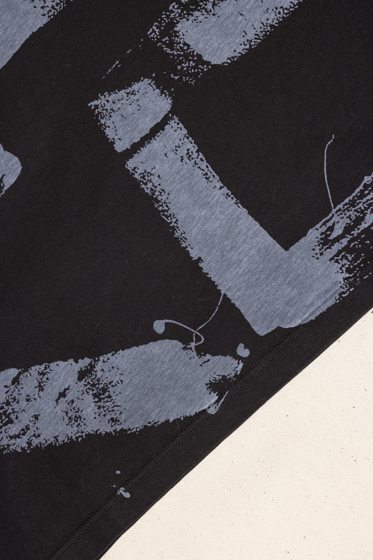 angle: black